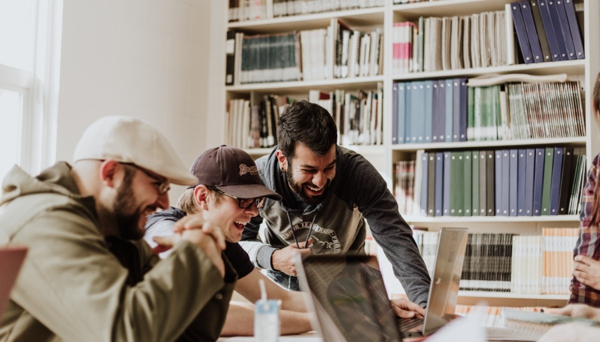 不可能跟着网友一起盘点 2022 年流行语 但有两个编辑完全没头绪吧⋯⋯？