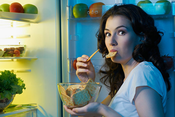Tips I 一到晚上就想吃？做这8件事能有效控制食欲！ 更多热点 图3张