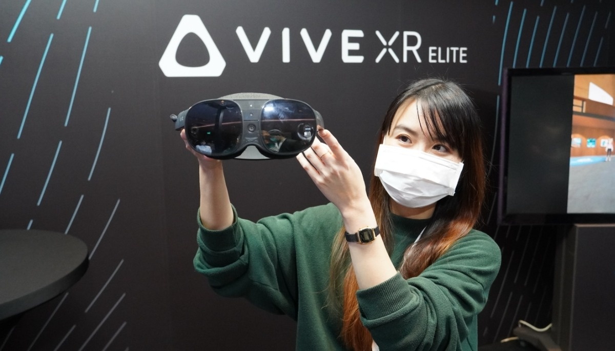出门｜人在中国台湾先玩到 HTC 准备在 CES 发表的 VIVE XR Elite！身形轻巧还可调度数 让你裸眼无负担闯入元宇宙