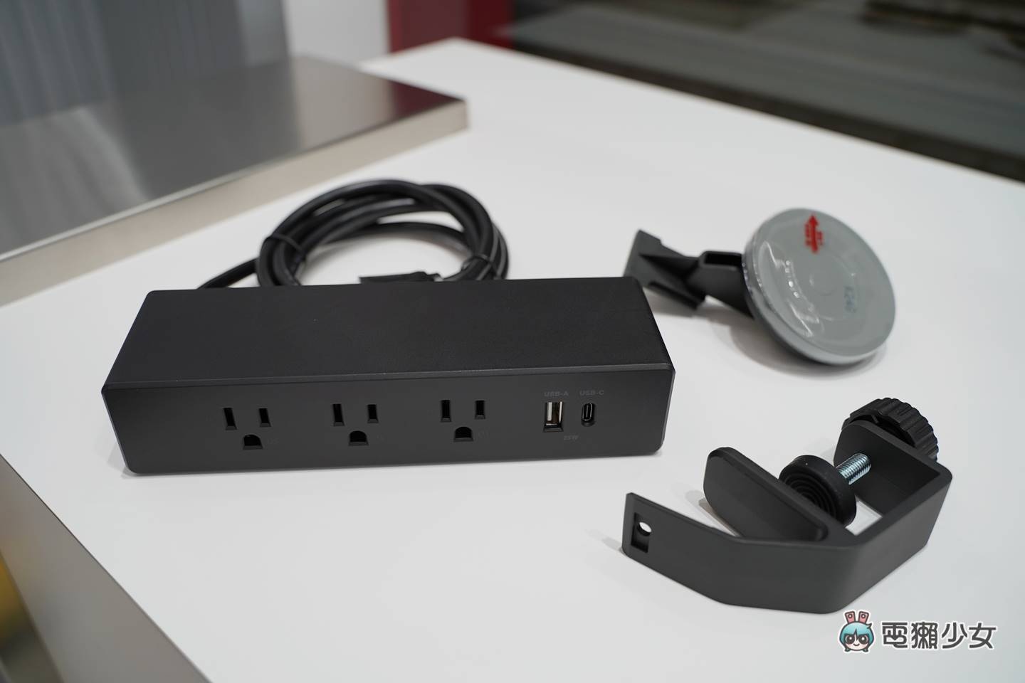 开箱|延长线也有学问?这个插座与产品之间最佳的桥梁进化到哪里了 Zmoji 架起来的延长线 内容图2 潮品文-大潮社旗下实时最新热点娱乐时尚数码等新闻资讯网站! 开箱|延长线也有学问?这个插座与产品之间最佳的桥梁进化到哪里了 Zmoji 架起来的延长线