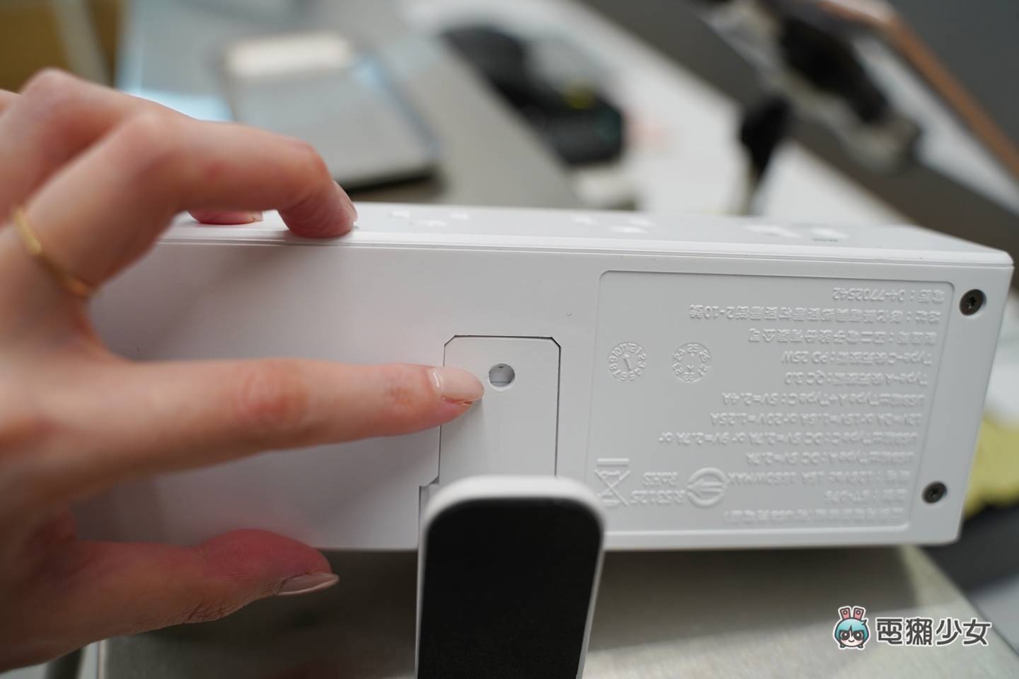 开箱|延长线也有学问?这个插座与产品之间最佳的桥梁进化到哪里了 Zmoji 架起来的延长线 内容图7 潮品文-大潮社旗下实时最新热点娱乐时尚数码等新闻资讯网站! 开箱|延长线也有学问?这个插座与产品之间最佳的桥梁进化到哪里了 Zmoji 架起来的延长线