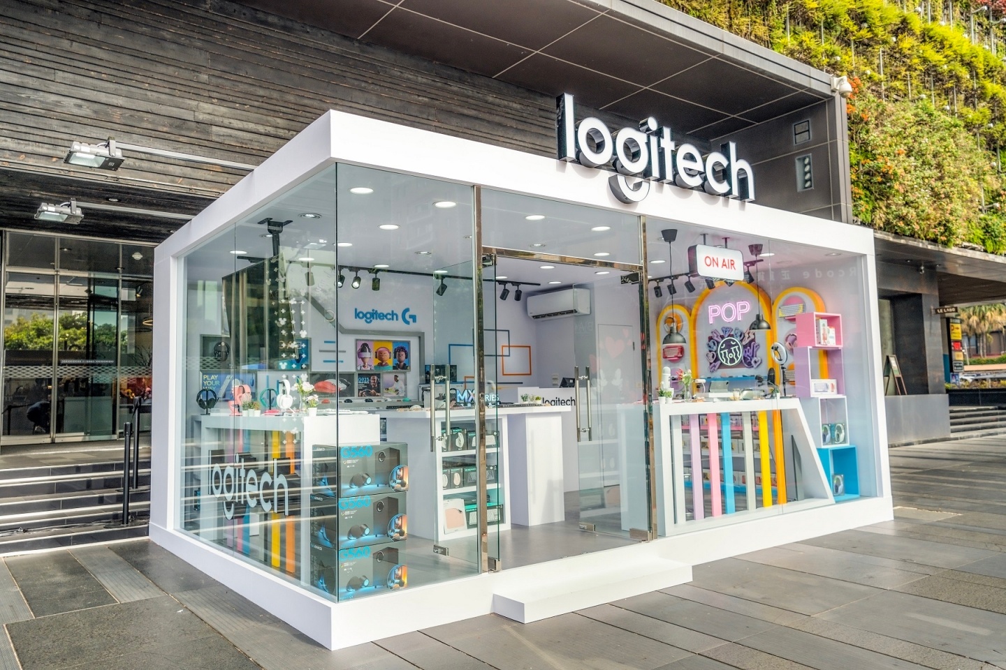 罗技快闪店‘ Logi Store ’正式在台中勤美诚品绿园道开幕!3C 周边玻璃屋超缤纷?打卡可抽 POP KEYS 无线机械式键盘 内容图1 潮品文-大潮社旗下实时最新热点娱乐时尚数码等新闻资讯网站! 罗技快闪店‘ Logi Store ’正式在台中勤美诚品绿园道开幕!3C 周边玻璃屋超缤纷?打卡可抽 POP KEYS 无线机械式键盘