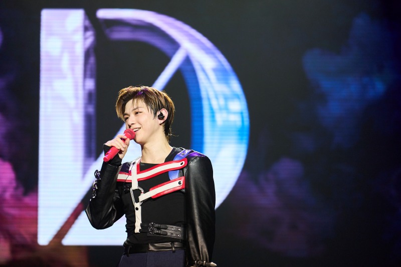 发现粉丝举灯牌！Kang Daniel反告白：love you too 娱乐资讯 图2张