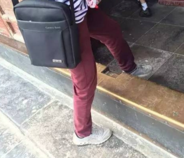 进入神庙的时候别踩门槛