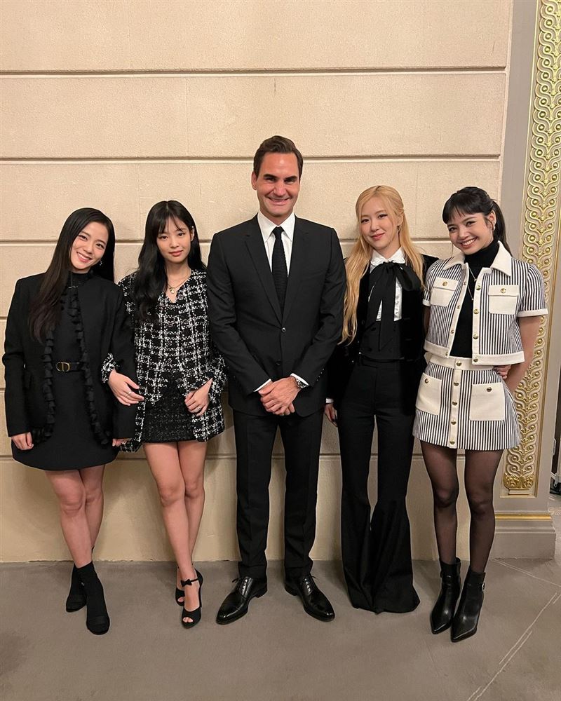 “网坛传奇”紧张同框BLACKPINK“腼腆灿笑”球迷笑亏：成就解锁！ 时尚资讯 图2张