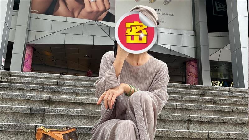 野生90年代“玉女掌门人”现身“不顾形象”坐路边吃美食！真实身分曝光