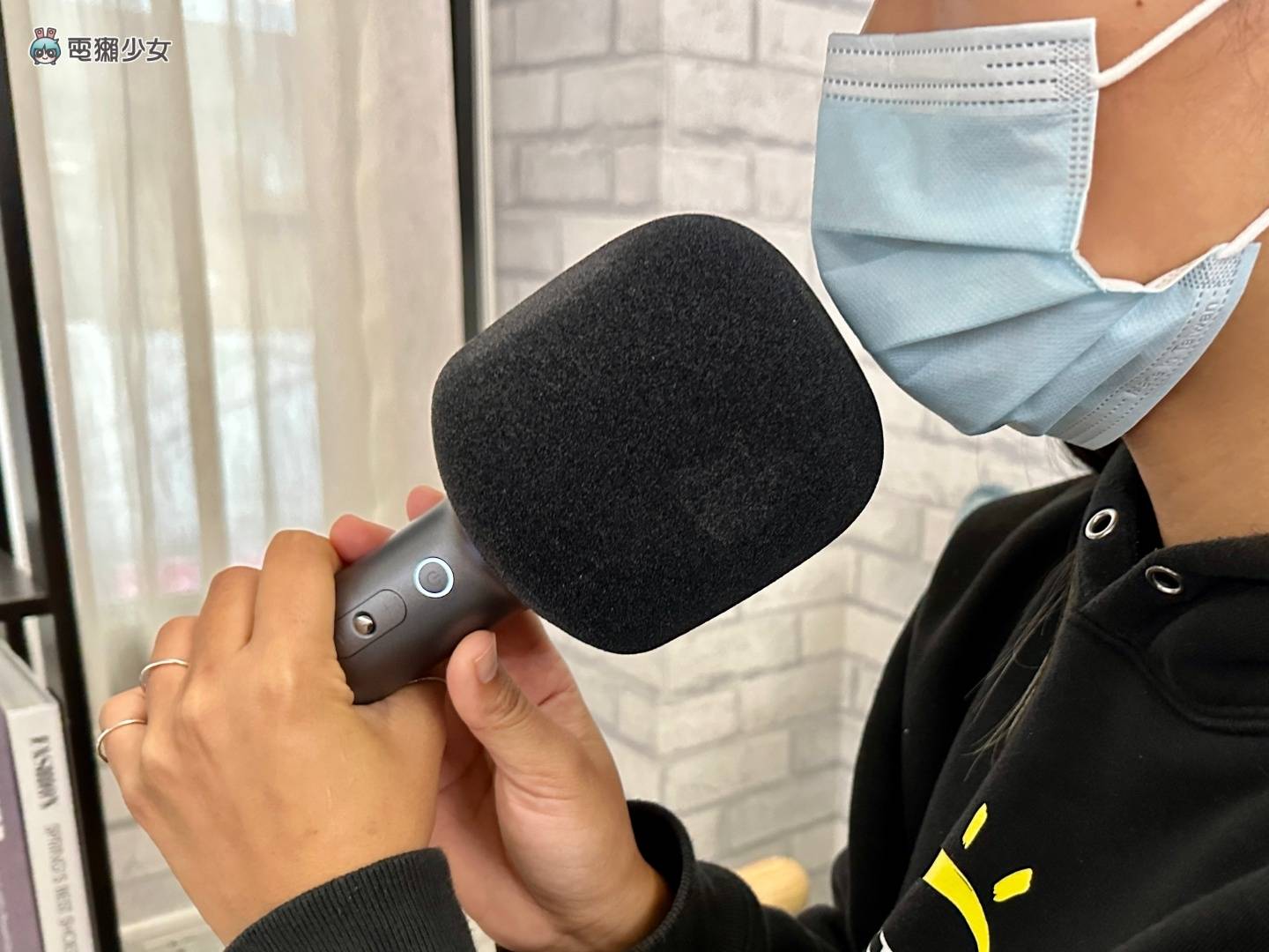 快速开箱|小米 K 歌麦克风快速上手玩!国际版无法消除人声?9 种趣味音效超好玩? 内容图9 潮品文-大潮社旗下实时最新热点娱乐时尚数码等新闻资讯网站! 快速开箱|小米 K 歌麦克风快速上手玩!国际版无法消除人声?9 种趣味音效超好玩?