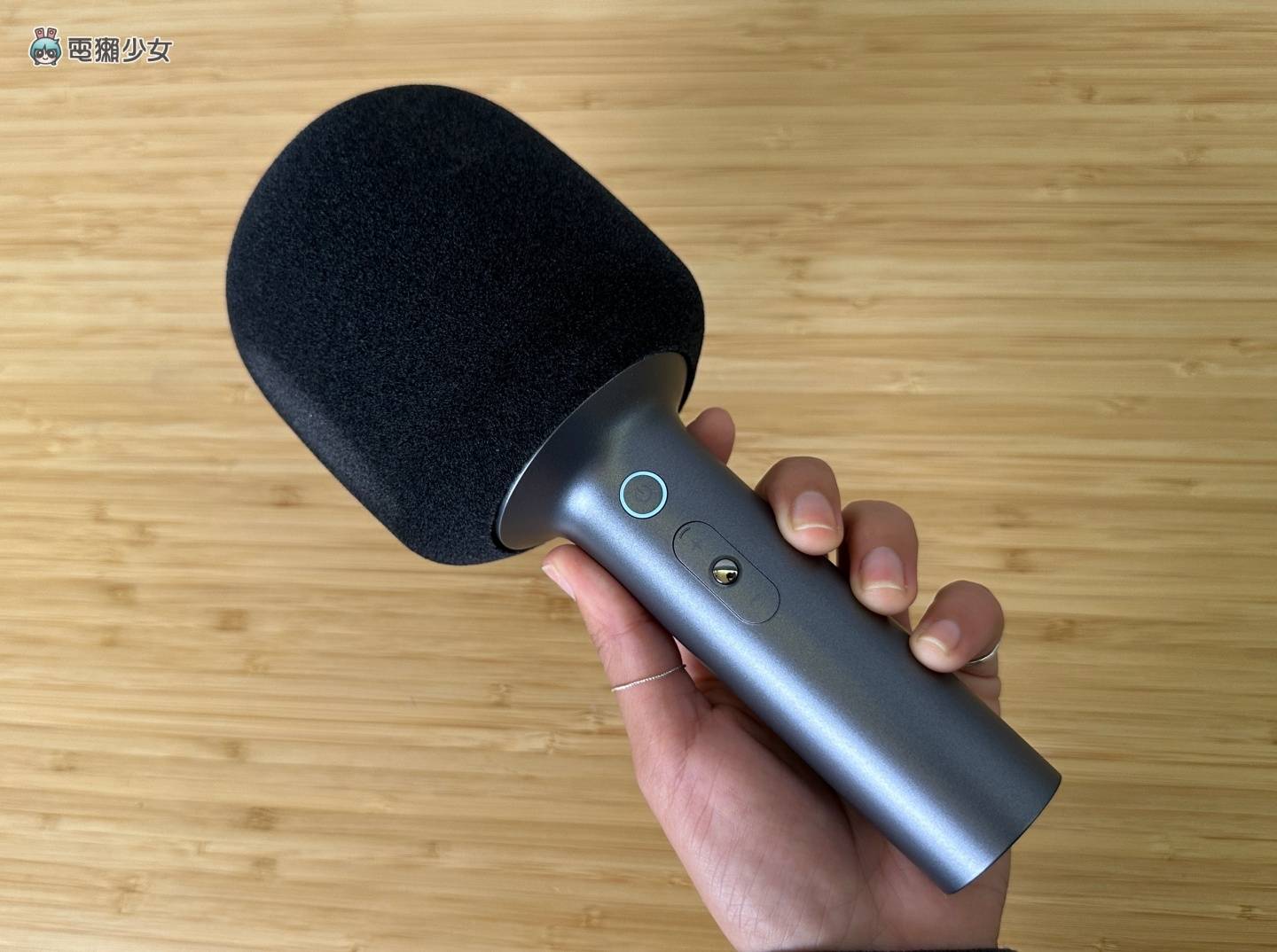 快速开箱|小米 K 歌麦克风快速上手玩!国际版无法消除人声?9 种趣味音效超好玩? 内容图12 潮品文-大潮社旗下实时最新热点娱乐时尚数码等新闻资讯网站! 快速开箱|小米 K 歌麦克风快速上手玩!国际版无法消除人声?9 种趣味音效超好玩?