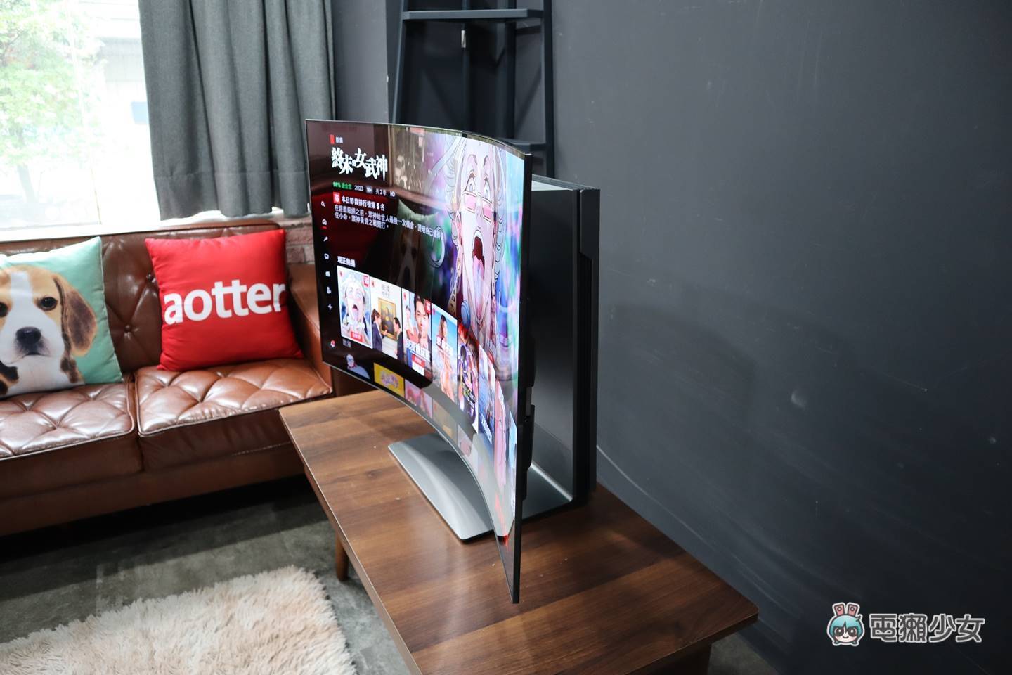 开箱|想电视变成曲面就用遥控器按!全球首款可调式曲面 LG OLED Flex 电视,也是电竞萤幕喔! 内容图3 潮品文-大潮社旗下实时最新热点娱乐时尚数码等新闻资讯网站! 开箱|想电视变成曲面就用遥控器按!全球首款可调式曲面 LG OLED Flex 电视,也是电竞萤幕喔!