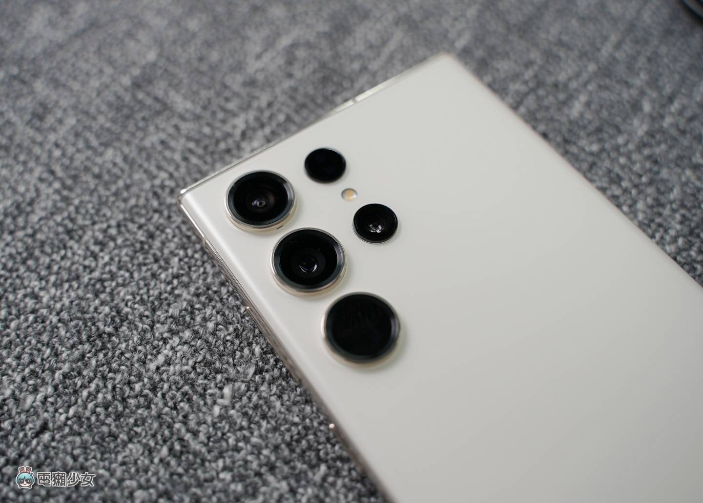 三星 Galaxy S23 Ultra 快速开箱!相机镜头和处理器是两大升级亮点 内容图3 潮品文-大潮社旗下实时最新热点娱乐时尚数码等新闻资讯网站! 三星 Galaxy S23 Ultra 快速开箱!相机镜头和处理器是两大升级亮点