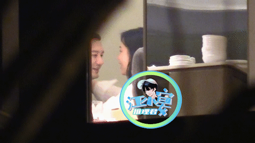 黄晓明和女制片人“脸贴脸”搂搂抱抱