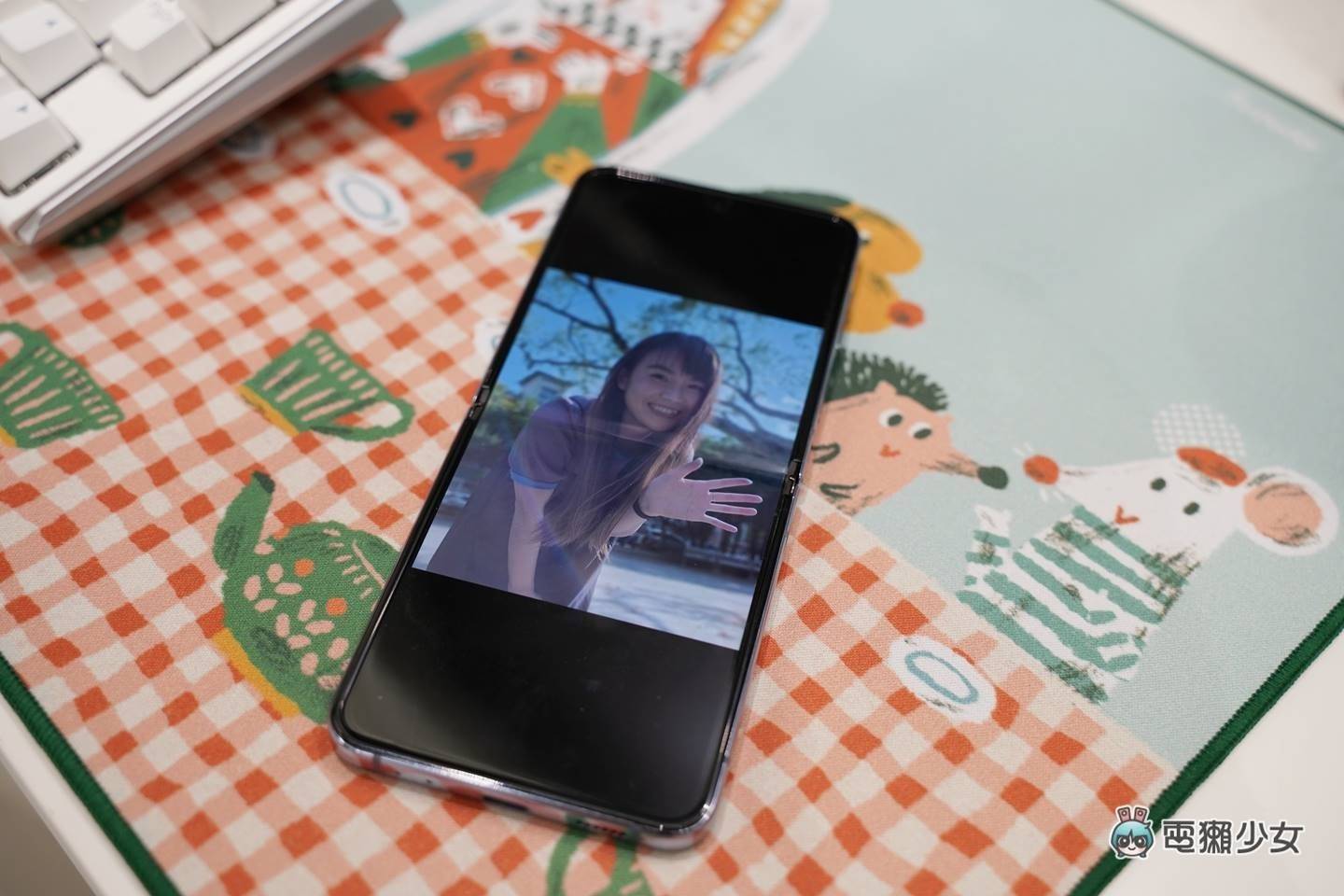 OPPO 折叠手机打赢三星了吗？让 Find N2 Flip 与 Galaxy Z Flip4 一较高下！（内有实机照）