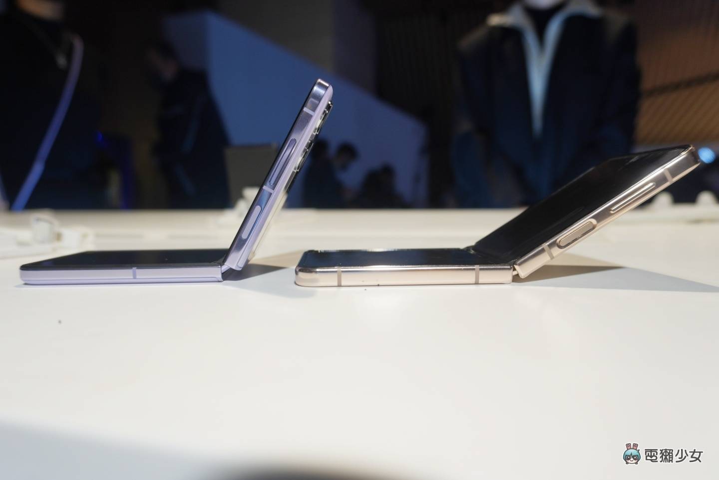 OPPO 折叠手机打赢三星了吗？让 Find N2 Flip 与 Galaxy Z Flip4 一较高下！（内有实机照）