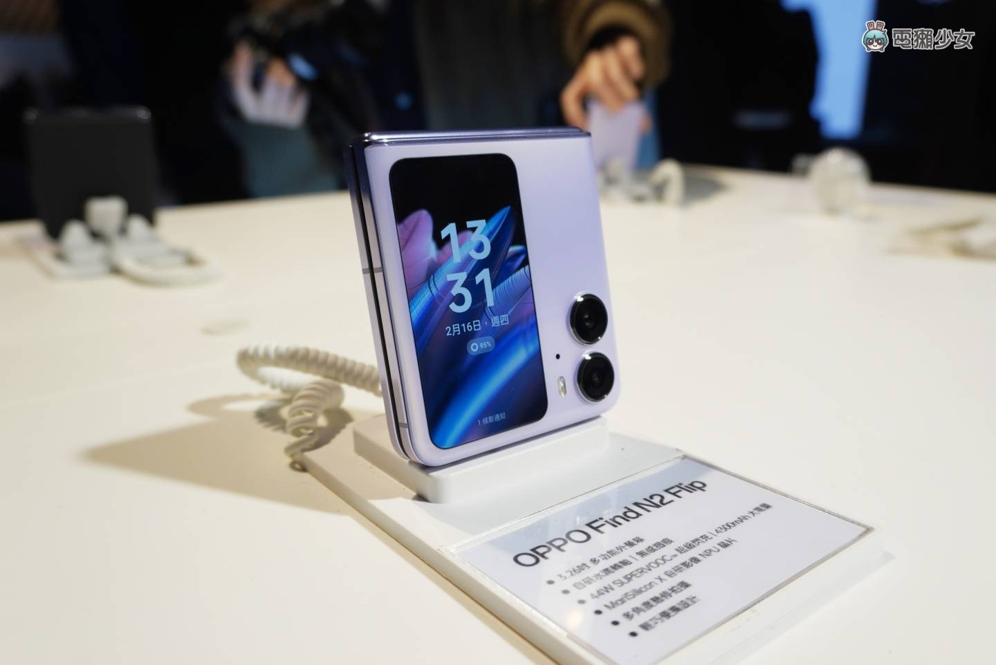 出门｜看看 OPPO 新机 Find N2 Flip 优势在哪？又大又流畅的外萤幕 自拍更方便 还可以养电子宠物！ 数码科技 图2张