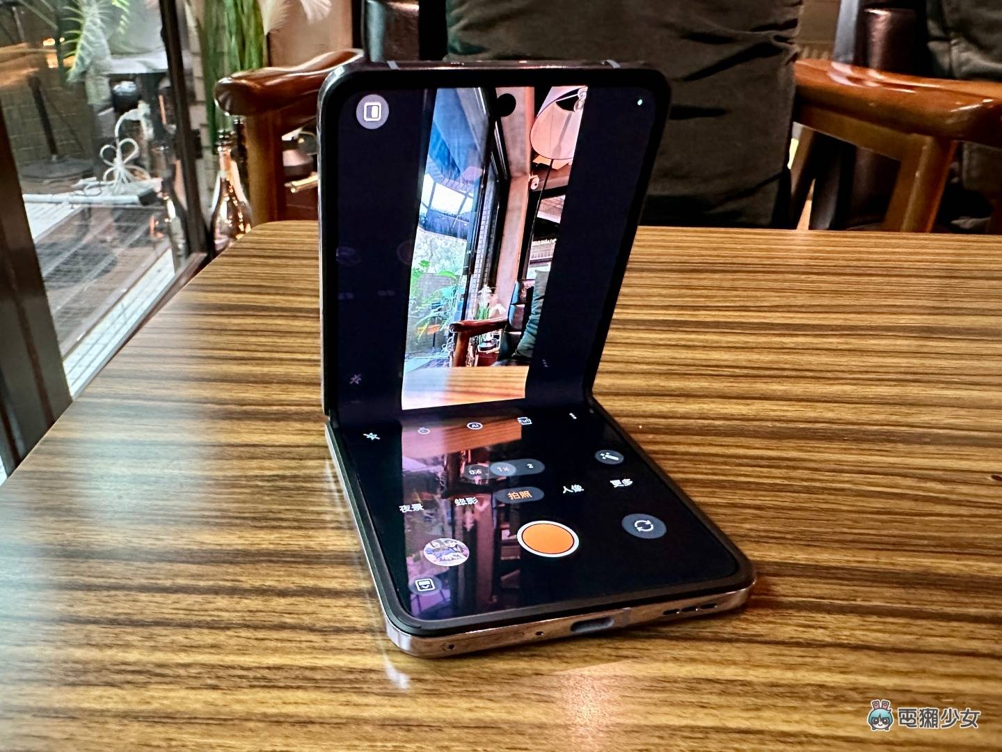 开箱｜OPPO 最新的小折叠手机 Find N2 Flip 来了！我服了那个折痕 真的太无感 数码科技 图9张