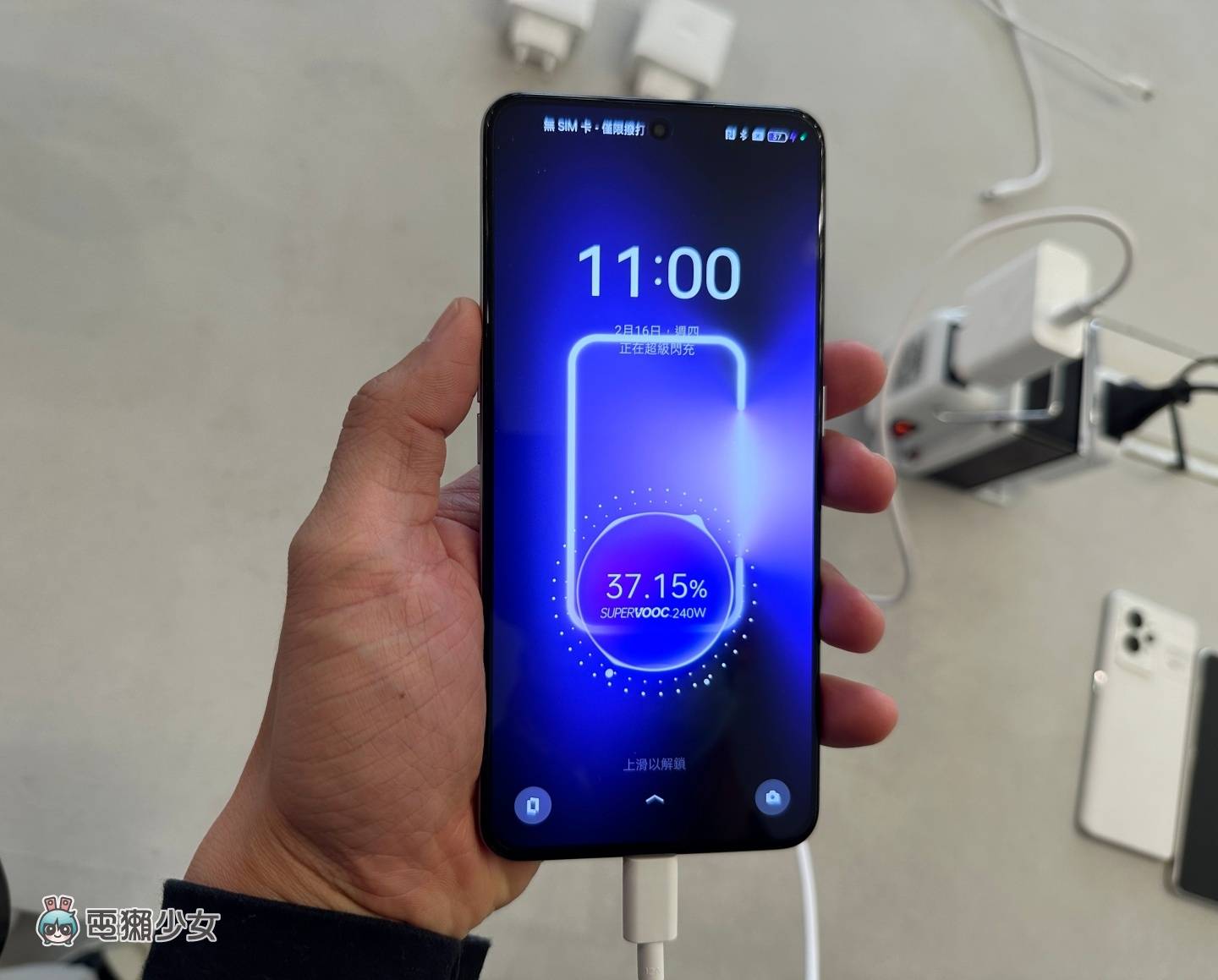 出门|realme GT3 快速动眼看!具备 240W 超级闪充 还有超炫的 RGB 灯效 内容图2 潮品文-大潮社旗下实时最新热点娱乐时尚数码等新闻资讯网站! 出门|realme GT3 快速动眼看!具备 240W 超级闪充 还有超炫的 RGB 灯效