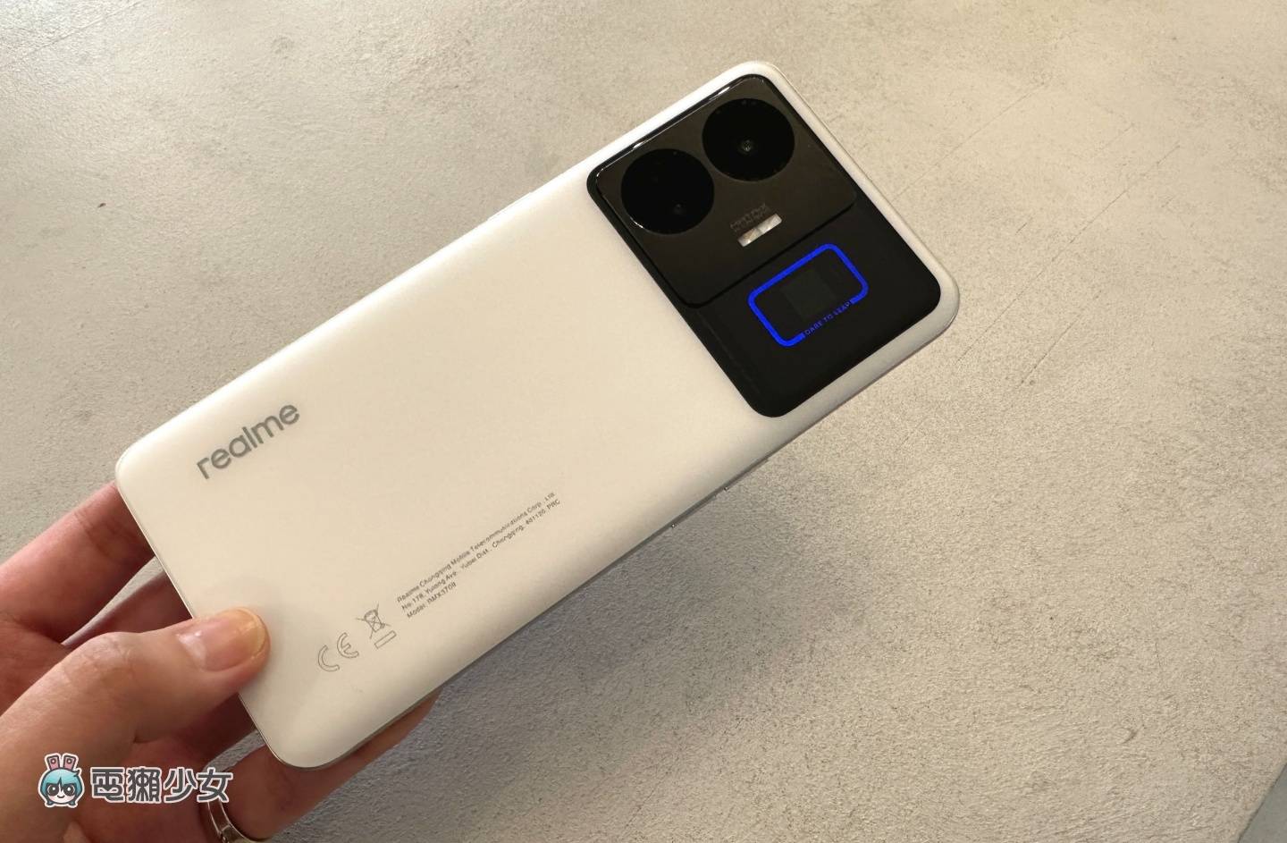 出门|realme GT3 快速动眼看!具备 240W 超级闪充 还有超炫的 RGB 灯效 内容图5 潮品文-大潮社旗下实时最新热点娱乐时尚数码等新闻资讯网站! 出门|realme GT3 快速动眼看!具备 240W 超级闪充 还有超炫的 RGB 灯效