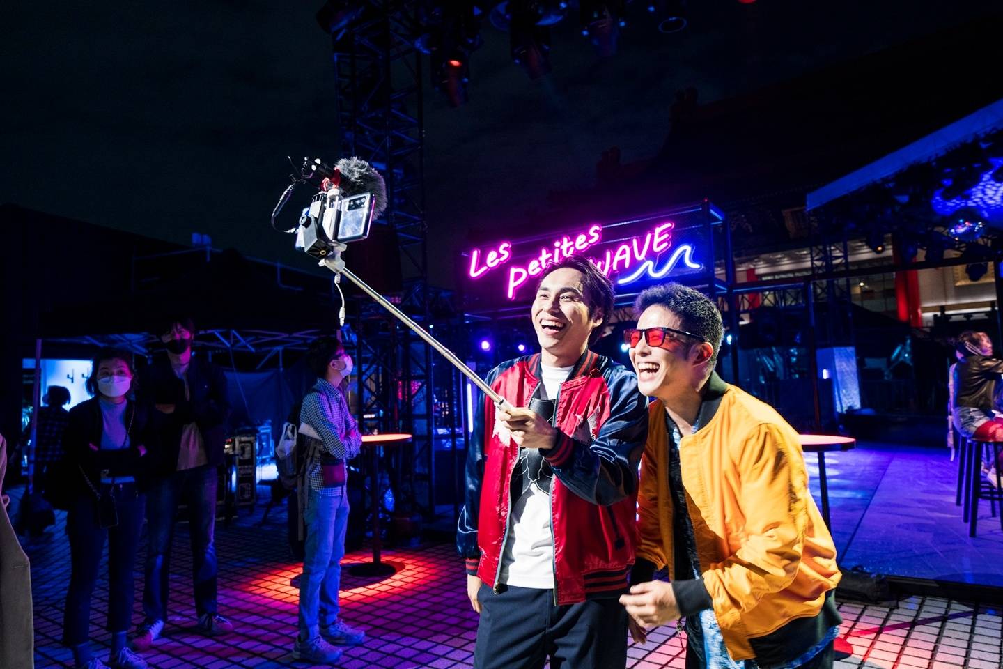 地区两厅院制作《神不在的小镇》 在 MWC 得奖啦!高通 5G 毫米波助攻全新艺文展演模式 内容图2 潮品文-大潮社旗下实时最新热点娱乐时尚数码等新闻资讯网站! 地区两厅院制作《神不在的小镇》 在 MWC 得奖啦!高通 5G 毫米波助攻全新艺文展演模式