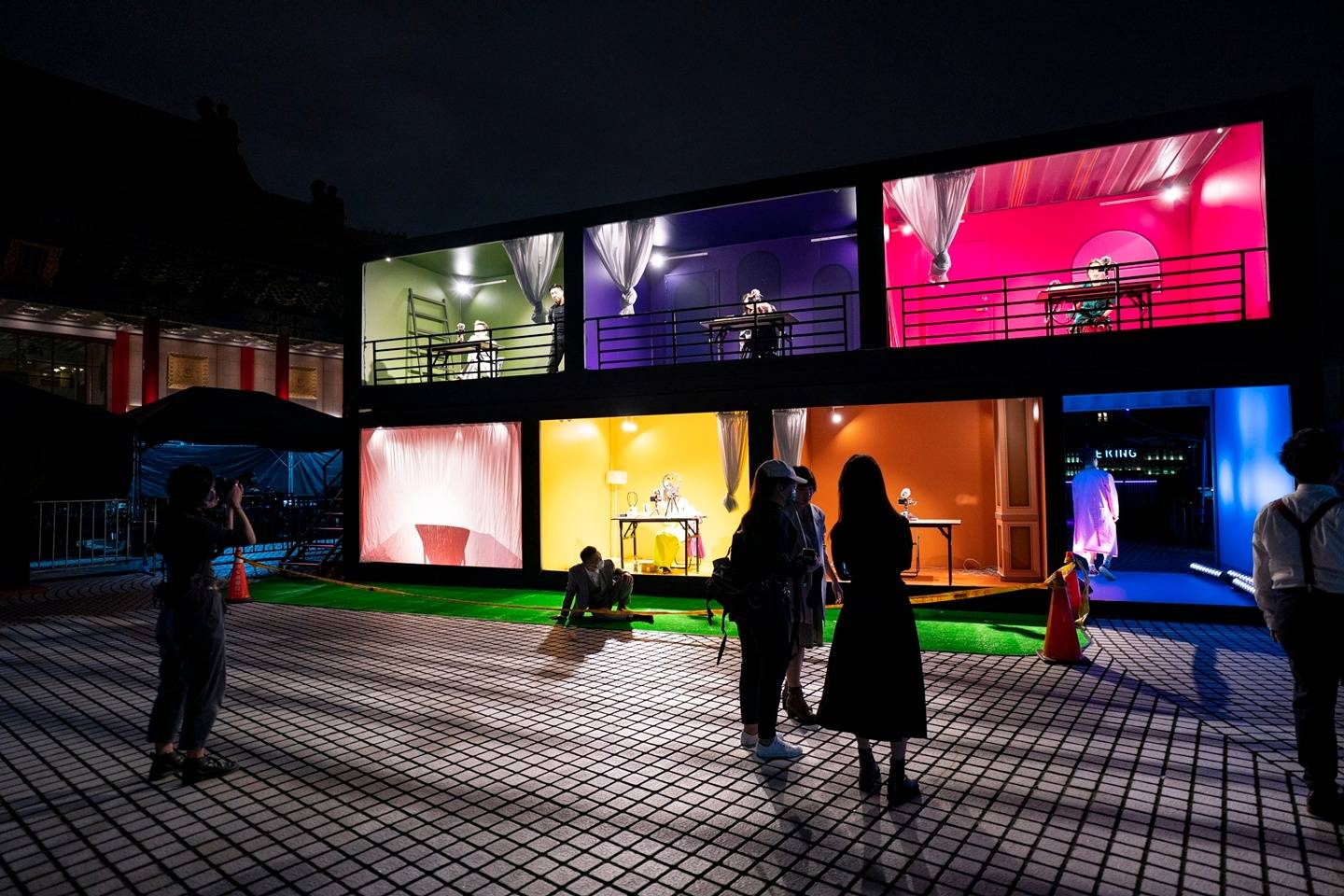 地区两厅院制作《神不在的小镇》 在 MWC 得奖啦!高通 5G 毫米波助攻全新艺文展演模式 内容图3 潮品文-大潮社旗下实时最新热点娱乐时尚数码等新闻资讯网站! 地区两厅院制作《神不在的小镇》 在 MWC 得奖啦!高通 5G 毫米波助攻全新艺文展演模式