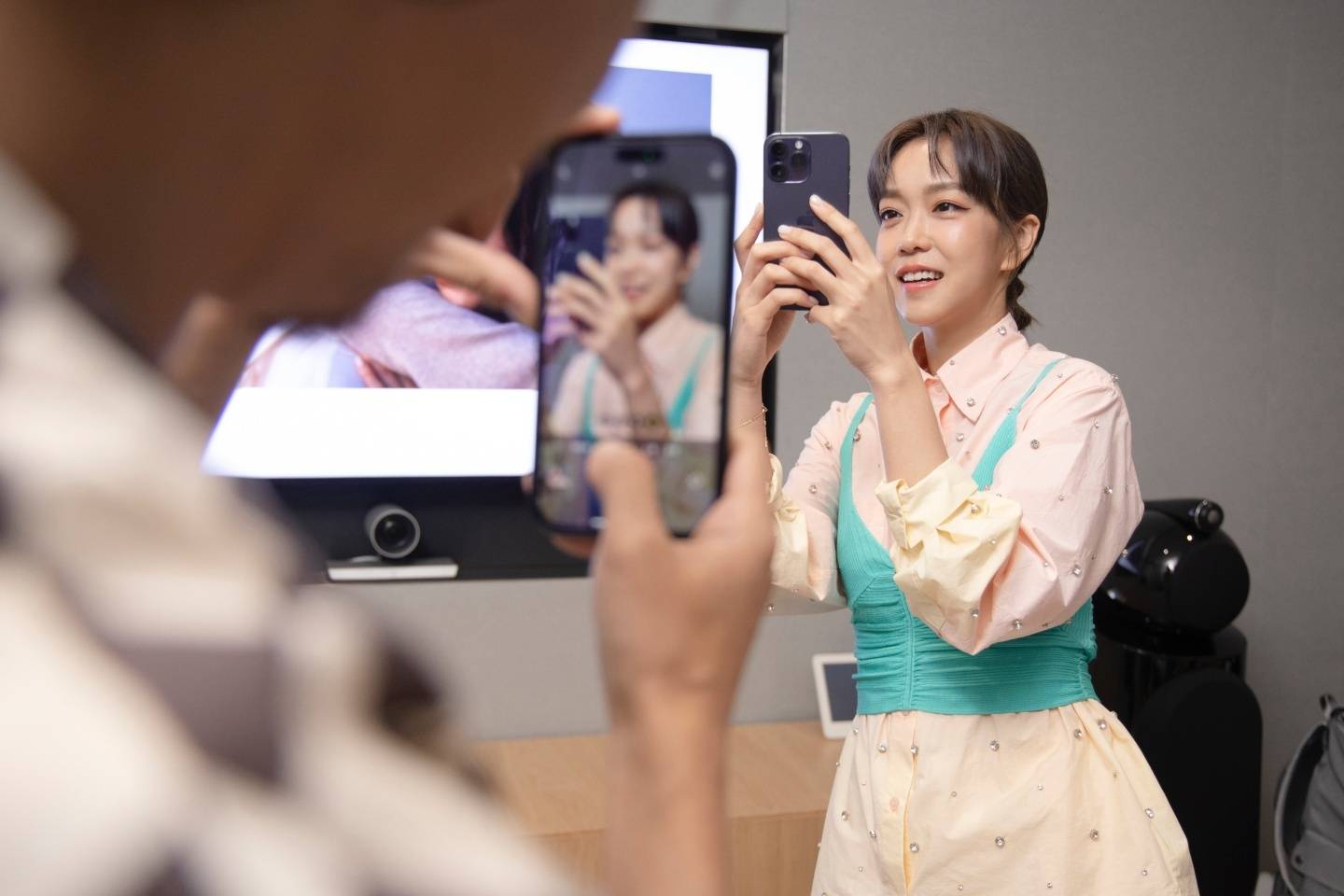 专访｜用 iPhone 14 Pro 拍的！大霈的乐团‘ 瘦瘦英雄 ’新歌〈带我走〉MV 上线啦