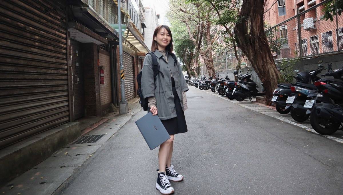 我就在等这台：MSI Prestige 13 Evo，990 克超轻薄商务行动笔电新选择