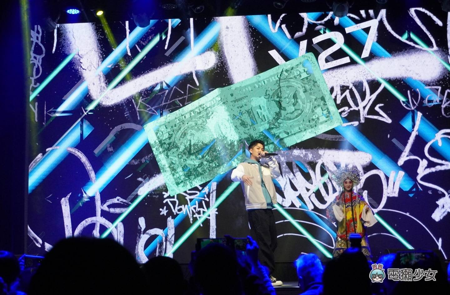 出门|vivo V27 5G 人像旗舰机来啦!具备全新的‘ 时尚柔光环 ’不管多黑怎么拍都好看 内容图2 潮品文-大潮社旗下实时最新热点娱乐时尚数码等新闻资讯网站! 出门|vivo V27 5G 人像旗舰机来啦!具备全新的‘ 时尚柔光环 ’不管多黑怎么拍都好看