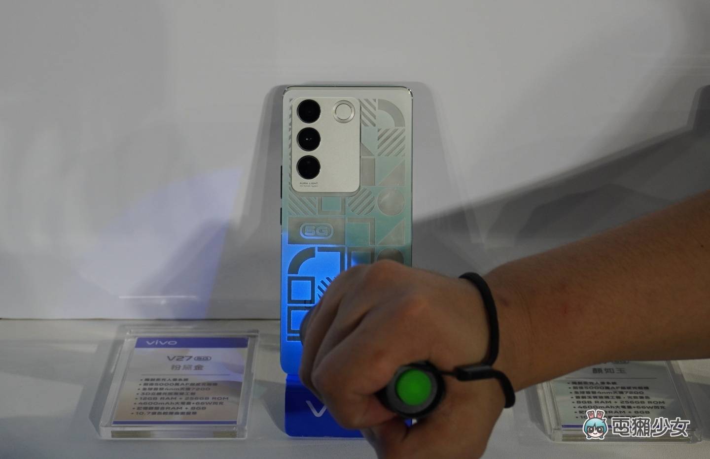 出门|vivo V27 5G 人像旗舰机来啦!具备全新的‘ 时尚柔光环 ’不管多黑怎么拍都好看 内容图4 潮品文-大潮社旗下实时最新热点娱乐时尚数码等新闻资讯网站! 出门|vivo V27 5G 人像旗舰机来啦!具备全新的‘ 时尚柔光环 ’不管多黑怎么拍都好看