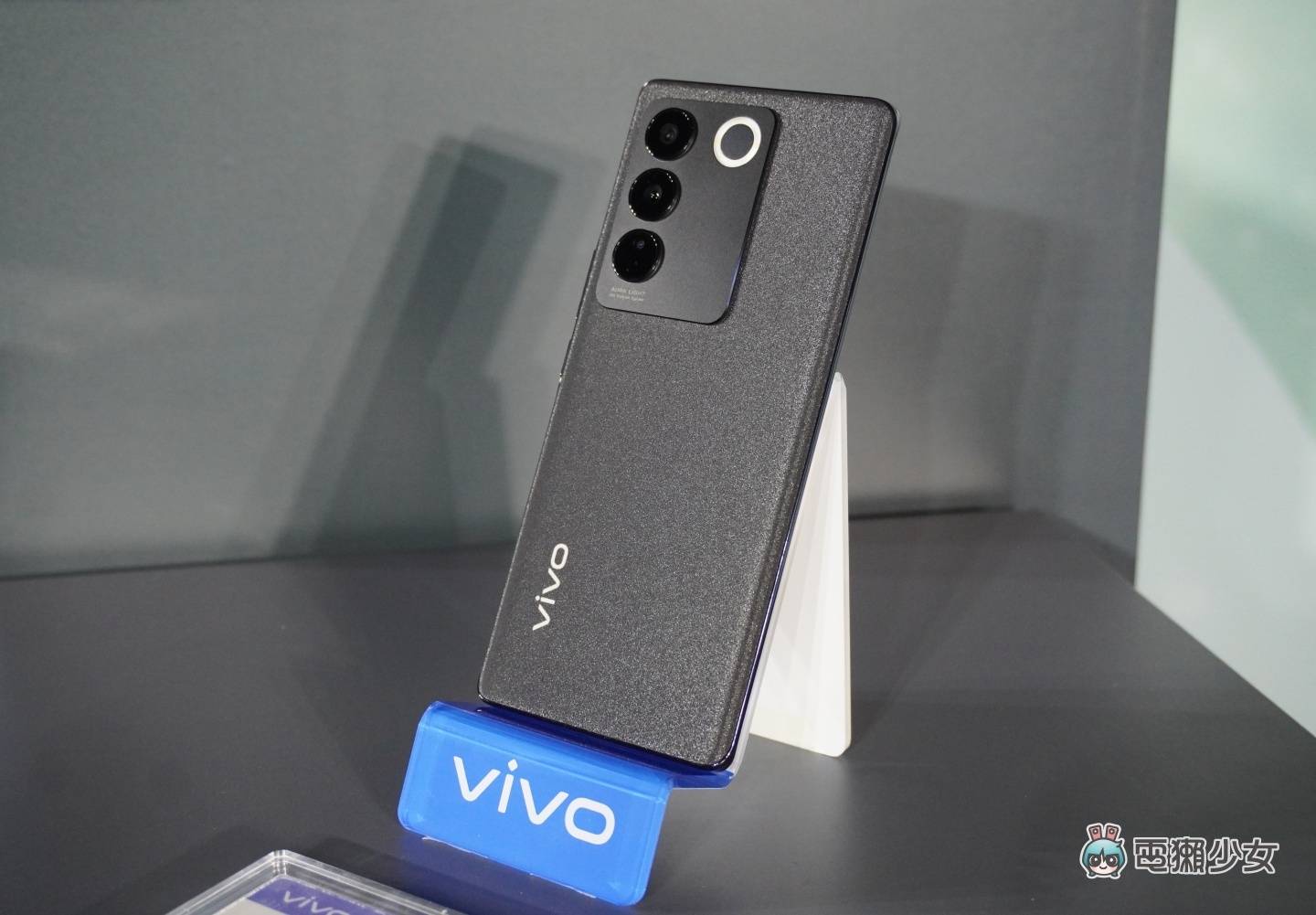 出门|vivo V27 5G 人像旗舰机来啦!具备全新的‘ 时尚柔光环 ’不管多黑怎么拍都好看 内容图7 潮品文-大潮社旗下实时最新热点娱乐时尚数码等新闻资讯网站! 出门|vivo V27 5G 人像旗舰机来啦!具备全新的‘ 时尚柔光环 ’不管多黑怎么拍都好看