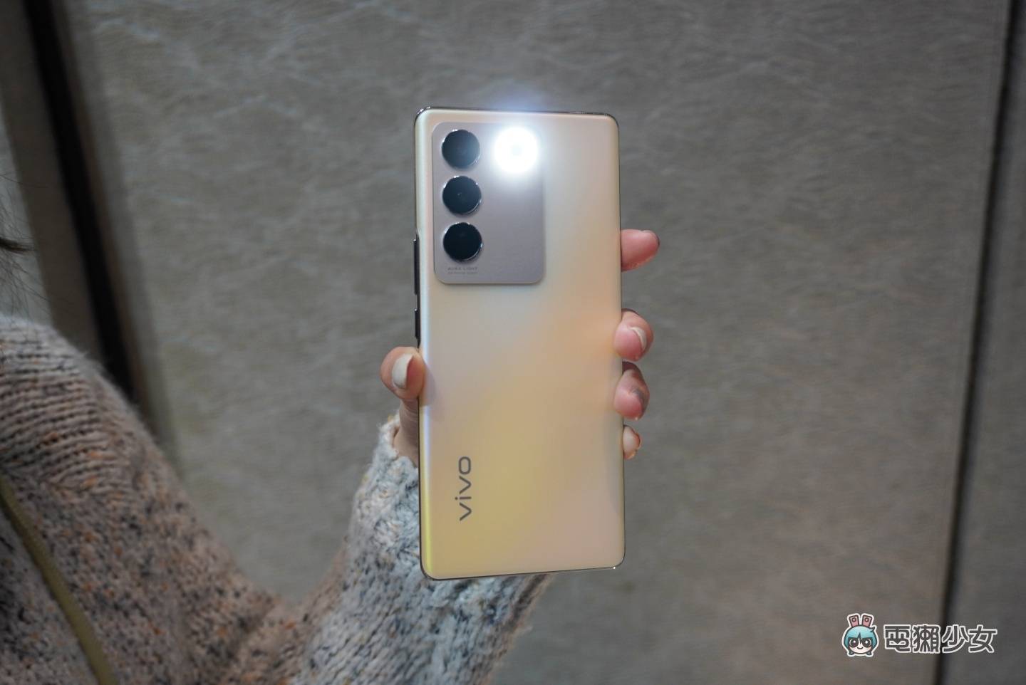 出门|vivo V27 5G 人像旗舰机来啦!具备全新的‘ 时尚柔光环 ’不管多黑怎么拍都好看 内容图10 潮品文-大潮社旗下实时最新热点娱乐时尚数码等新闻资讯网站! 出门|vivo V27 5G 人像旗舰机来啦!具备全新的‘ 时尚柔光环 ’不管多黑怎么拍都好看