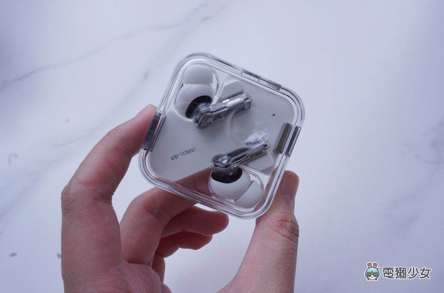 开箱|Nothing Ear (2) 透明外壳依旧吸睛!具备主动降噪和舒适至极的配戴体验 内容图4 潮品文-大潮社旗下实时最新热点娱乐时尚数码等新闻资讯网站! 开箱|Nothing Ear (2) 透明外壳依旧吸睛!具备主动降噪和舒适至极的配戴体验