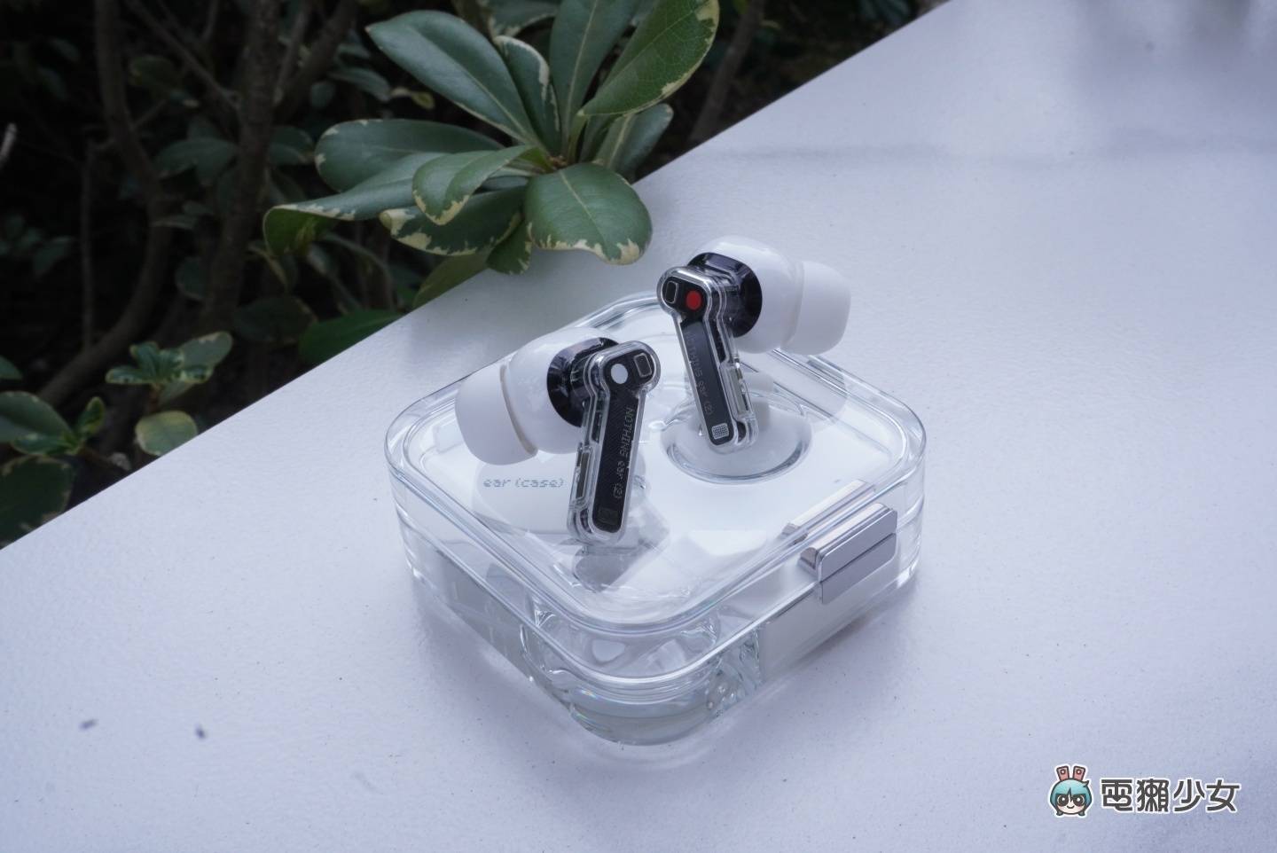 开箱|Nothing Ear (2) 透明外壳依旧吸睛!具备主动降噪和舒适至极的配戴体验 内容图12 潮品文-大潮社旗下实时最新热点娱乐时尚数码等新闻资讯网站! 开箱|Nothing Ear (2) 透明外壳依旧吸睛!具备主动降噪和舒适至极的配戴体验