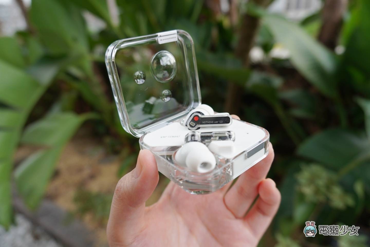 开箱|Nothing Ear (2) 透明外壳依旧吸睛!具备主动降噪和舒适至极的配戴体验 内容图14 潮品文-大潮社旗下实时最新热点娱乐时尚数码等新闻资讯网站! 开箱|Nothing Ear (2) 透明外壳依旧吸睛!具备主动降噪和舒适至极的配戴体验