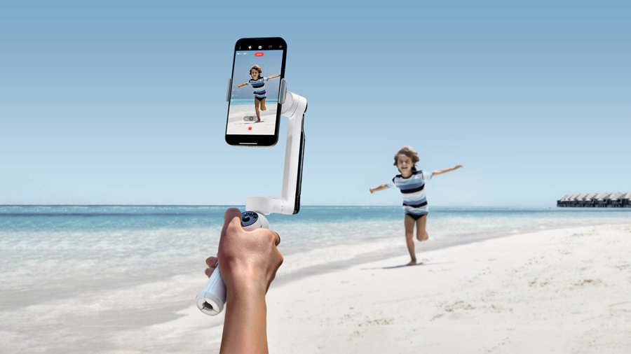 手机专用的三轴稳定器!Insta360 Flow 摄影新品上市内建三脚架、自拍杆与移动电源 内容图3 潮品文-大潮社旗下实时最新热点娱乐时尚数码等新闻资讯网站! 手机专用的三轴稳定器!Insta360 Flow 摄影新品上市内建三脚架、自拍杆与移动电源