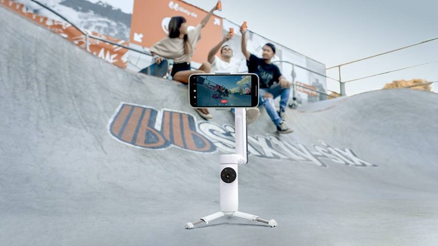 手机专用的三轴稳定器!Insta360 Flow 摄影新品上市内建三脚架、自拍杆与移动电源 内容图4 潮品文-大潮社旗下实时最新热点娱乐时尚数码等新闻资讯网站! 手机专用的三轴稳定器!Insta360 Flow 摄影新品上市内建三脚架、自拍杆与移动电源