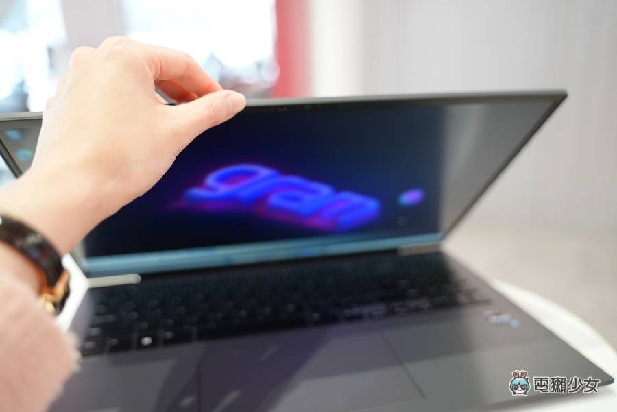 开箱|超轻款大萤幕商务笔电 LG gram 16 吋,通过 Intel Evo 认证与军规认证,2023 效能更新版 内容图3 潮品文-大潮社旗下实时最新热点娱乐时尚数码等新闻资讯网站! 开箱|超轻款大萤幕商务笔电 LG gram 16 吋,通过 Intel Evo 认证与军规认证,2023 效能更新版