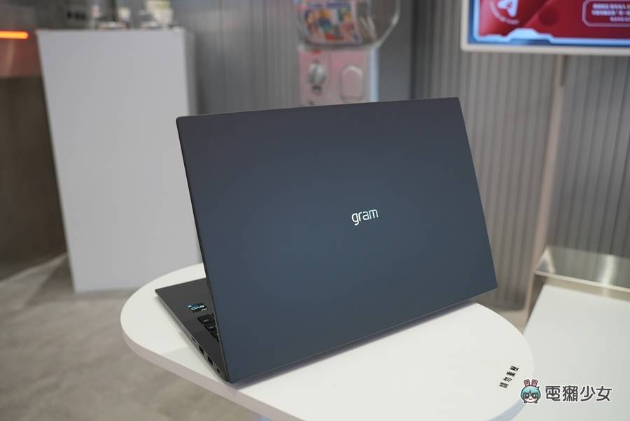 开箱|超轻款大萤幕商务笔电 LG gram 16 吋,通过 Intel Evo 认证与军规认证,2023 效能更新版 内容图16 潮品文-大潮社旗下实时最新热点娱乐时尚数码等新闻资讯网站! 开箱|超轻款大萤幕商务笔电 LG gram 16 吋,通过 Intel Evo 认证与军规认证,2023 效能更新版
