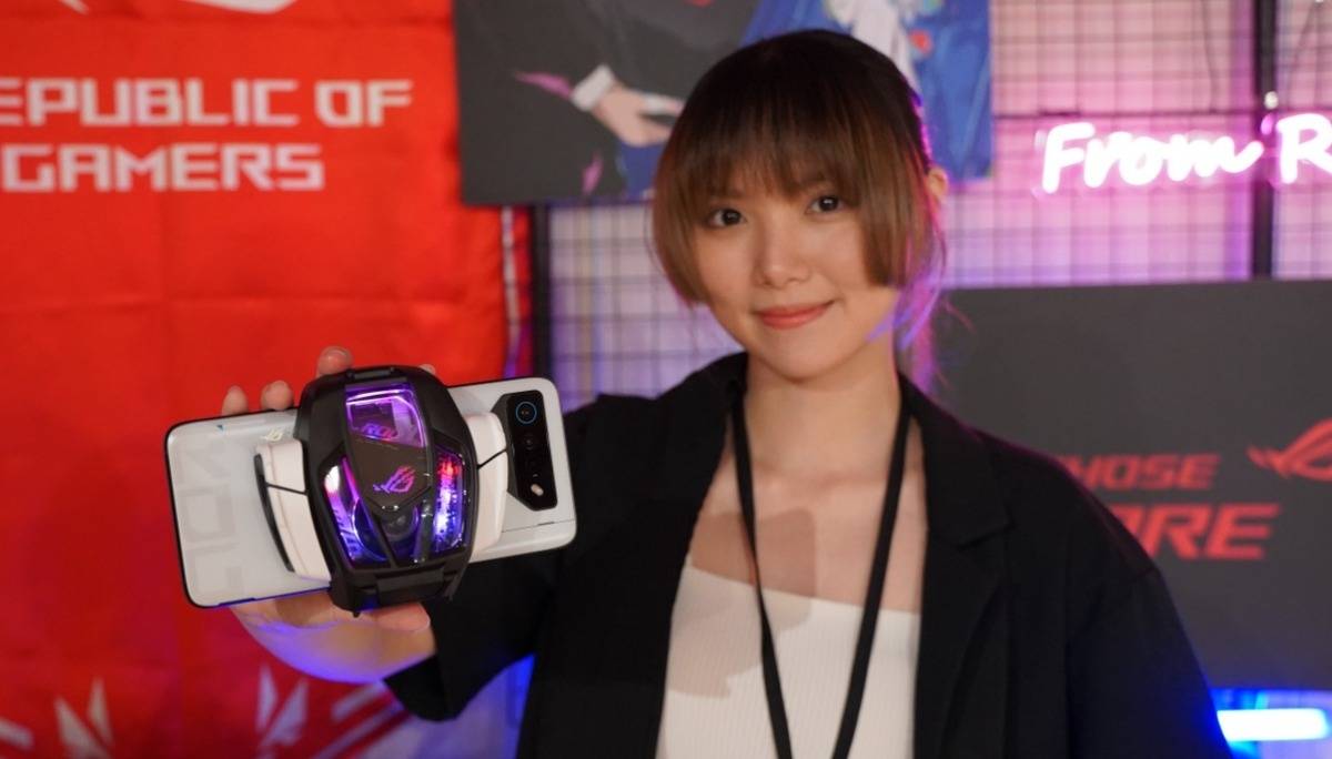 ROG Phone 7 来了！第七代空气动力风扇内建重低音喇叭，散热、效能、游戏体验全面升级
