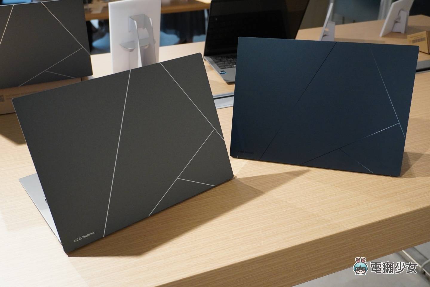 出门|又轻又好看!华硕 Zenbook S 13 OLED(UX5304)轻薄笔电亮相 内容图2 潮品文-大潮社旗下实时最新热点娱乐时尚数码等新闻资讯网站! 出门|又轻又好看!华硕 Zenbook S 13 OLED(UX5304)轻薄笔电亮相