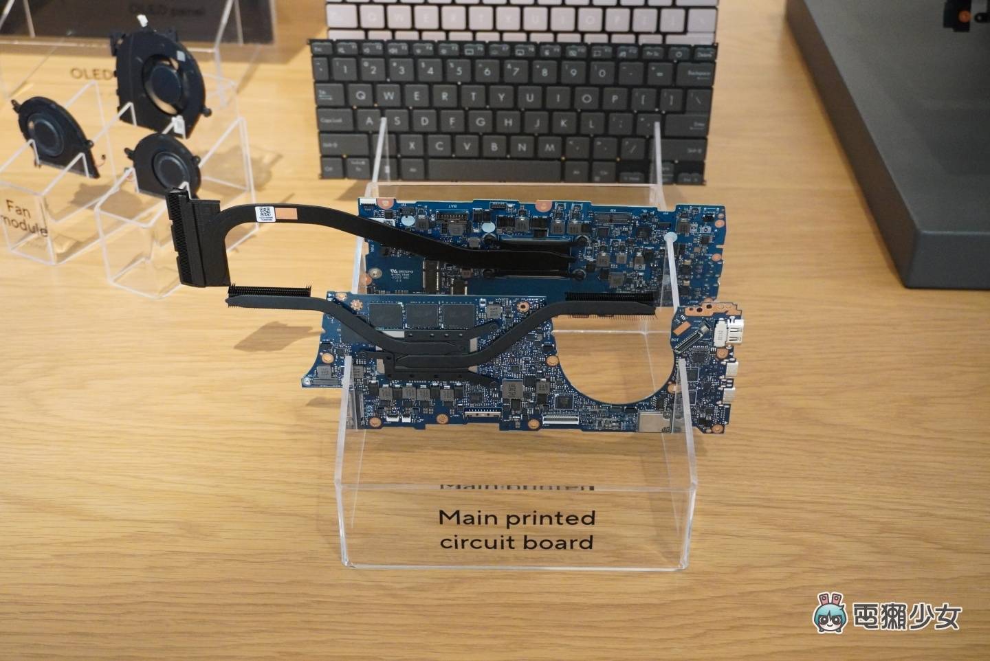 出门|又轻又好看!华硕 Zenbook S 13 OLED(UX5304)轻薄笔电亮相 内容图12 潮品文-大潮社旗下实时最新热点娱乐时尚数码等新闻资讯网站! 出门|又轻又好看!华硕 Zenbook S 13 OLED(UX5304)轻薄笔电亮相