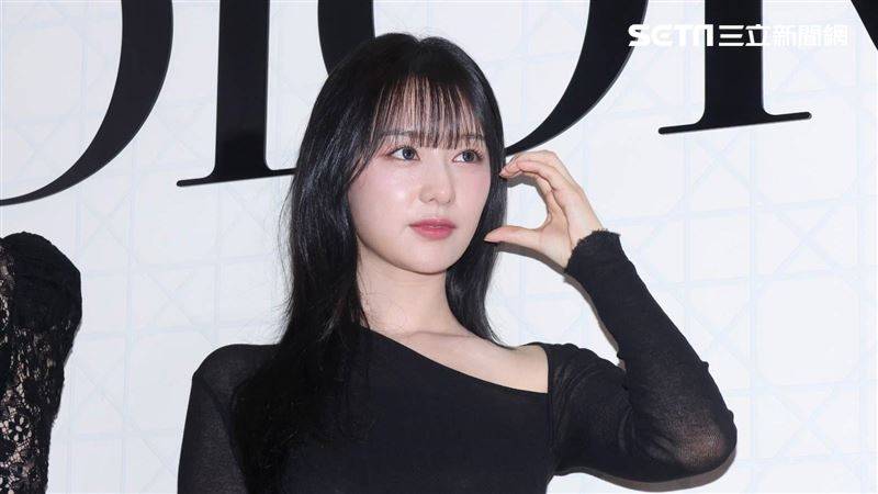 金智媛小露香肩吸千人　“自曝想喝珍奶吃芒果冰”　来台直呼：很幸福