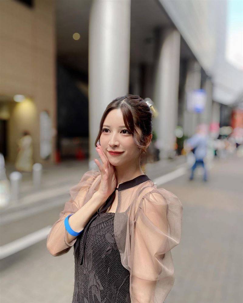 七森莉莉的婚礼OOTD造型大获好评。（图／翻摄自riri_nanatsumori&nbsp; IG）