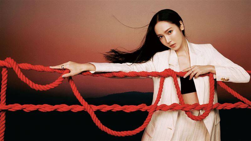 Jessica开U领展露美胸！参赛《浪姐3》后吐心声：过没有遗憾地生活