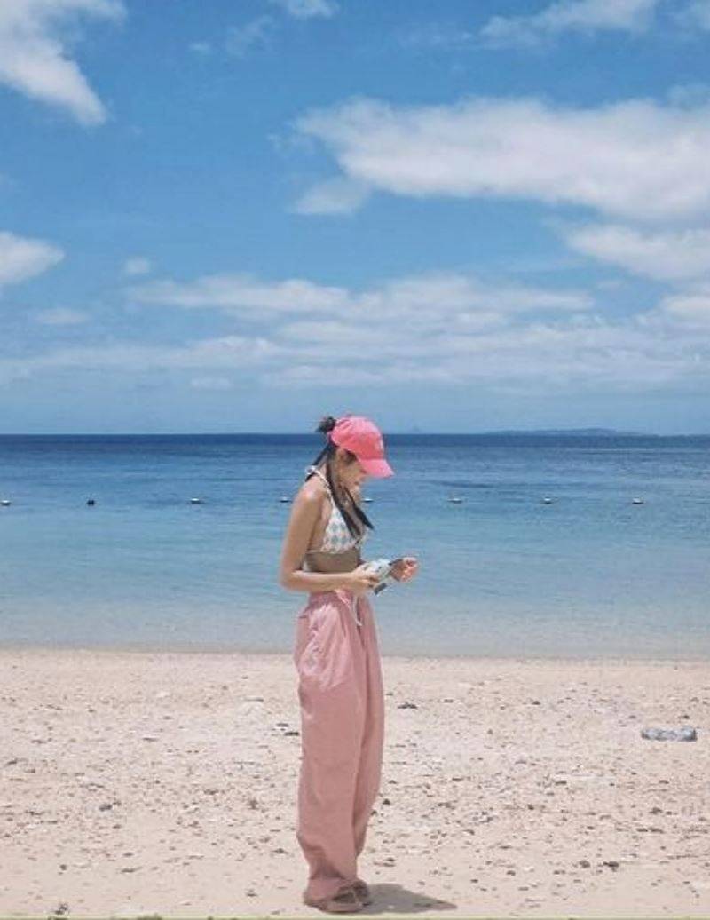 王净难得激辣比基尼大解放。（图／翻摄自_ginglebellaaa IG）