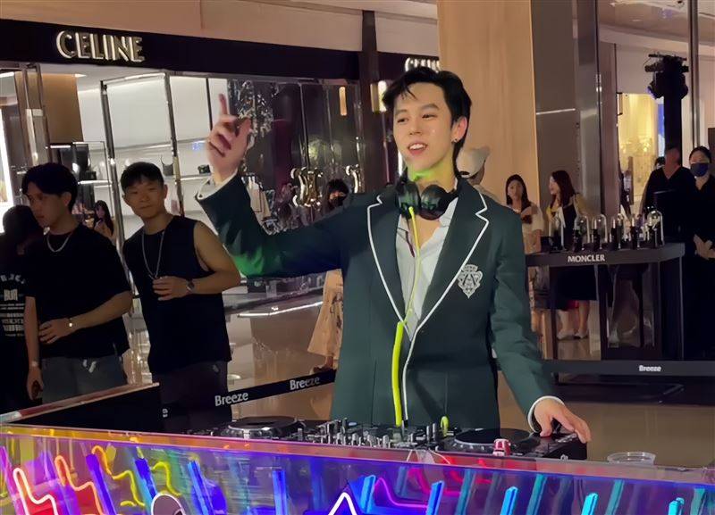 孙麦杰出席“微风南山夏夜祭”担任门面DJ，现场依旧挤满女粉丝。（图／资料照）