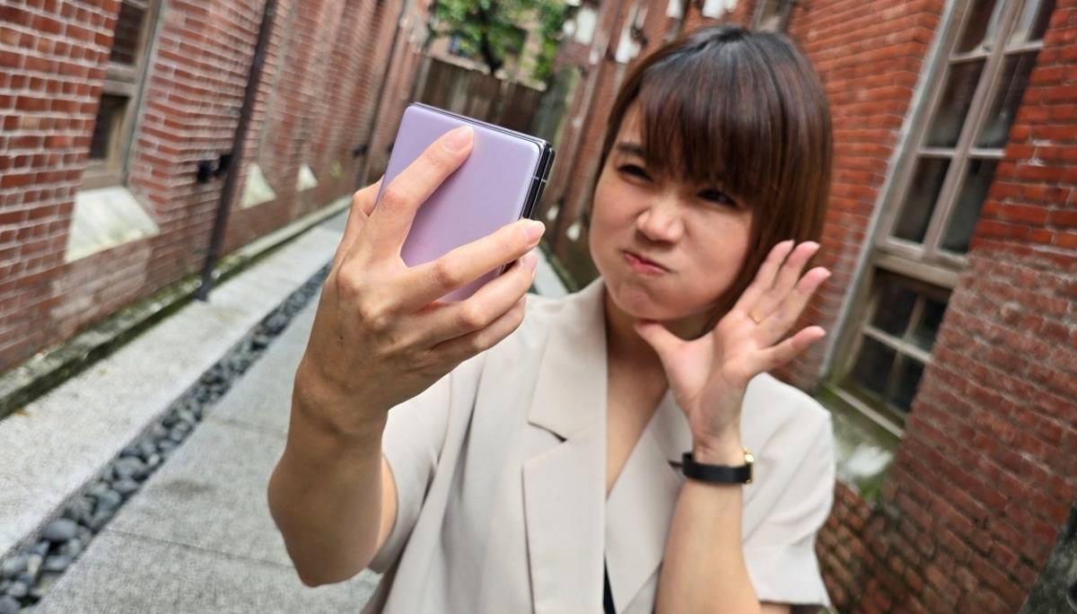 出门｜小米折叠机 MIX Flip 正式登台！搭载徕卡双主镜头、售价三万元有找，今天就开放预购！