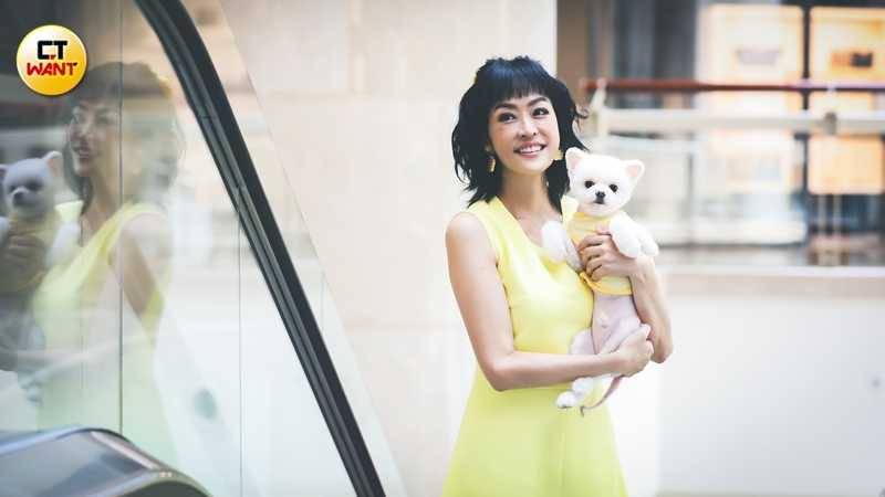 唐玲爱犬患“脱毛症”　哽咽喊话“它丑我也爱它” 时尚资讯 图5张