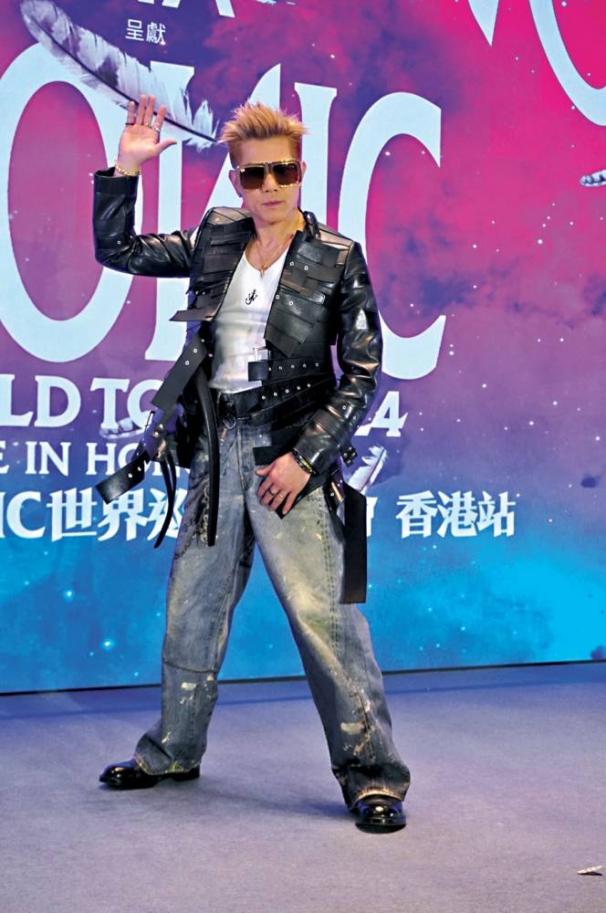 是谁在郭富城的头上撒了一碗泡面！演唱会新造型 网友看不懂 娱乐资讯 图1张