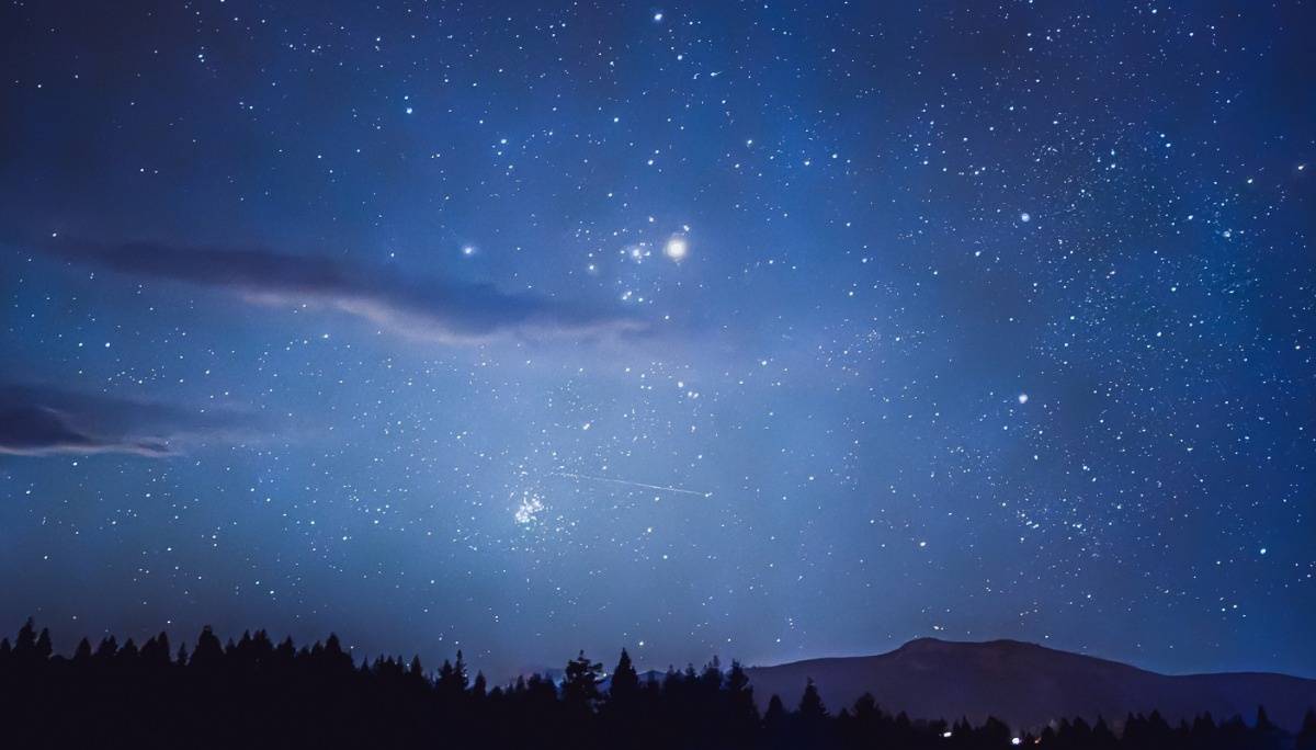 苹果‘ 年度摄影大赛 ’名单出炉！中国台湾摄影师赵培均以星空照夺下风景类首奖