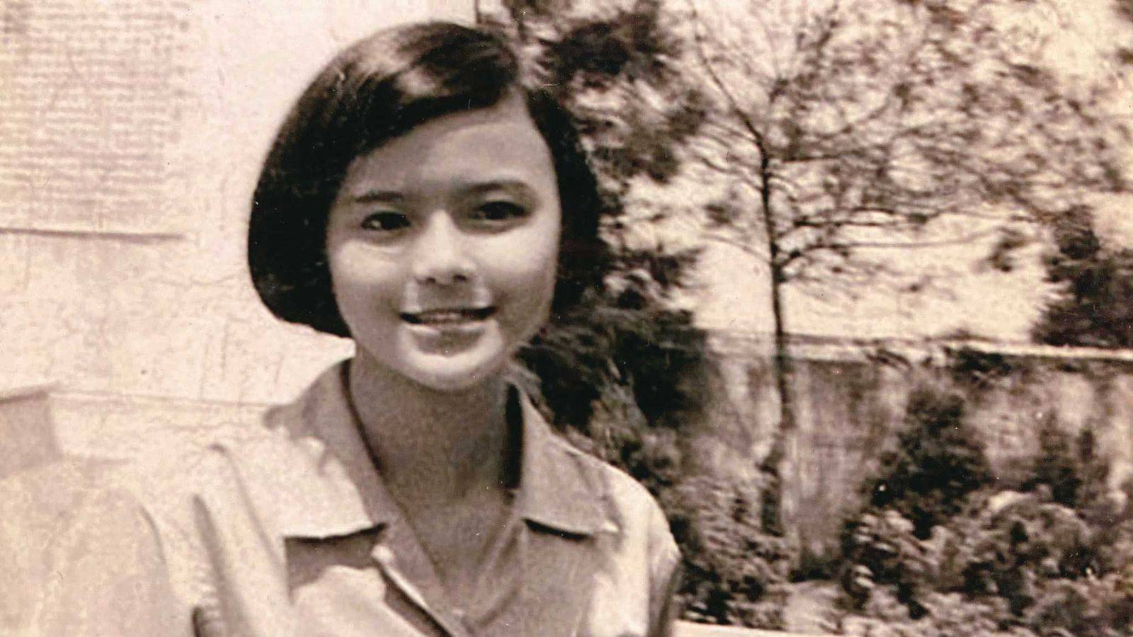 郑如晴中学时爱上文学，开始编校刊、写稿。（郑如晴提供）