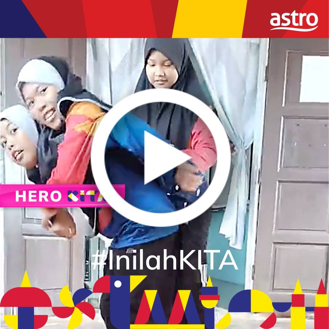 Inilah Hero KITA | 本期英雄名单：两位学生背行动不便的同学上课 更多热点 图2张
